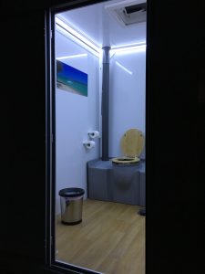 Caravane sanitaire confort location toilettes chimiques