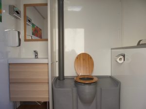 Caravane sanitaire confort location toilettes chimiques Bouches du Rhône