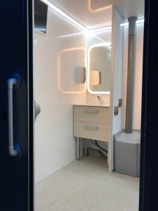 location caravanes-premium-wc-mobiles